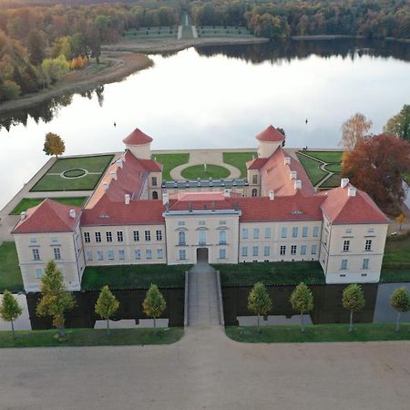 Loggiahaus Am Schloss, 5 Ferienwohnungen, Teils Mit Schloss- Und Seeblick Rheinsberg Exterior foto